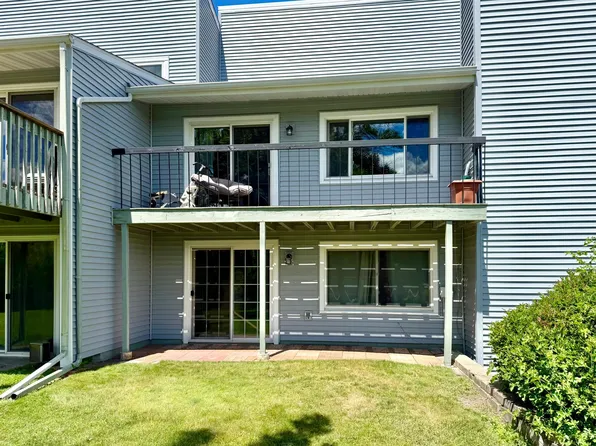 142 Canabury Ct, Little Canada, MN 55117
