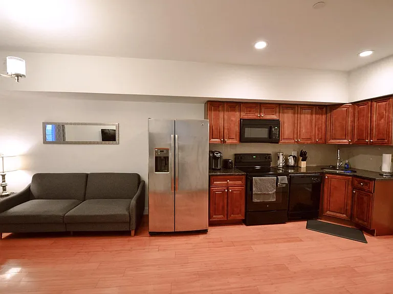 1030 Wood St #3F — Photo 8