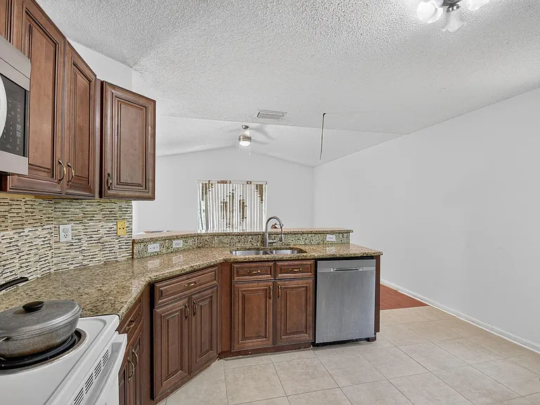 8332 Bermuda Sound Way — Photo 15