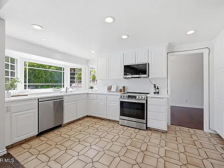 383 Havenside Ave — Photo 5