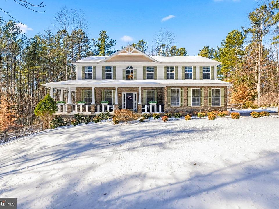 1st image of 53 Queen Laurens Ct