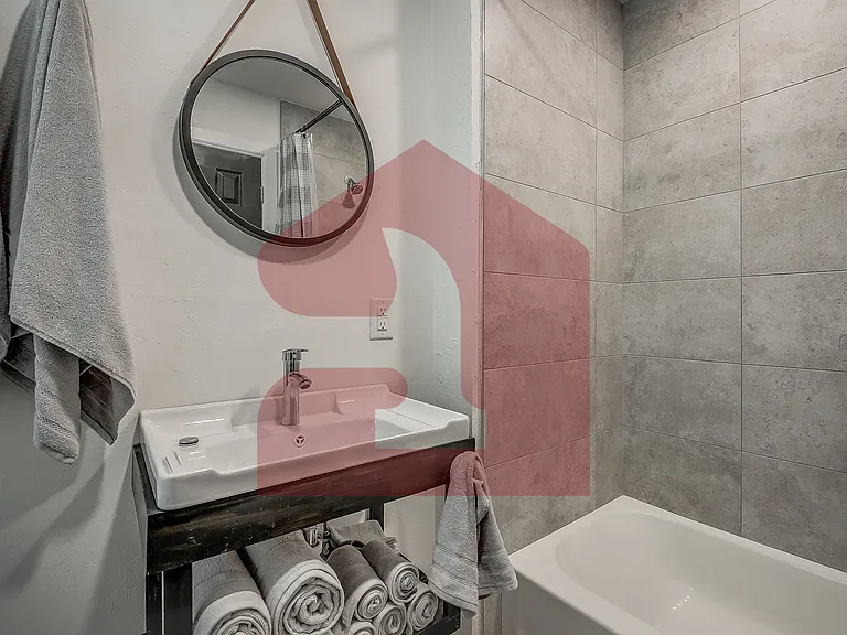 208 E Mosier St — Photo 49