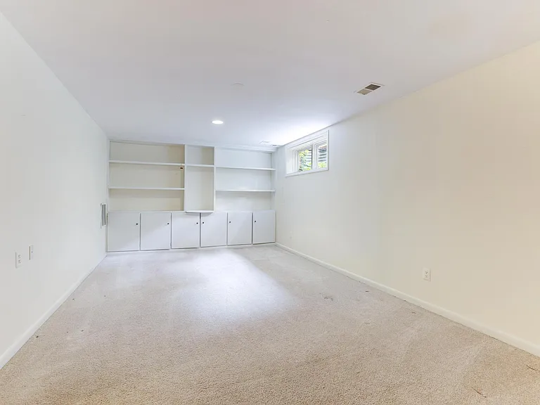 8509 Jeffersonian Ct — Photo 36
