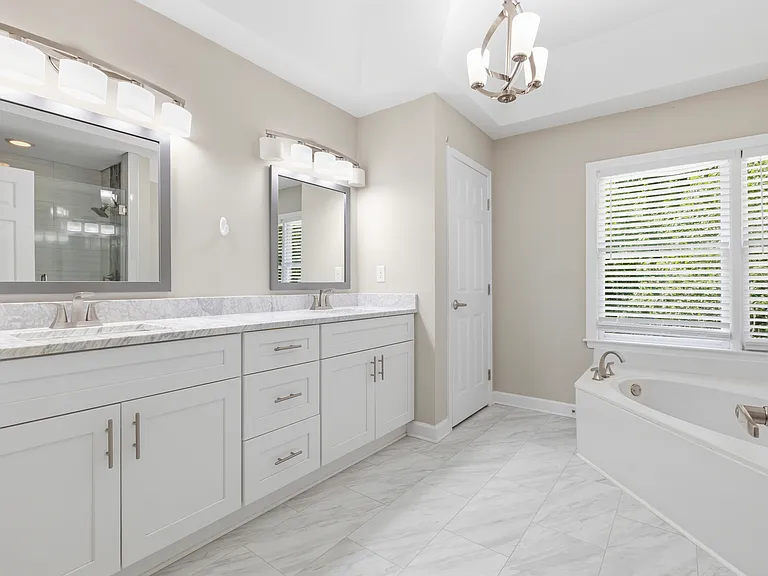 2368 Defoors Ferry Rd NW — Photo 8