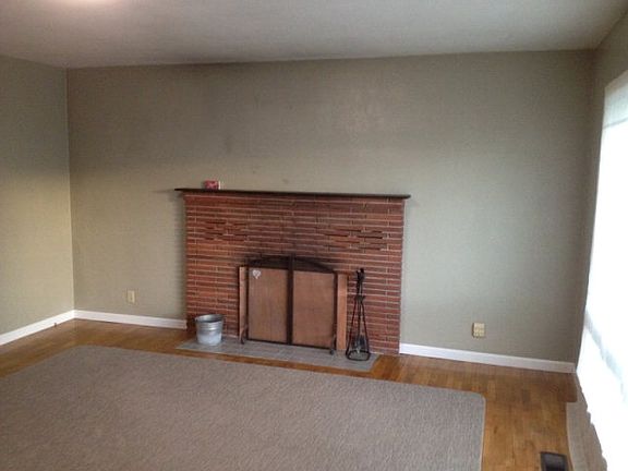 3rd image of 124 NE Birch Ave