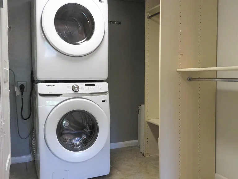 126 Berwick Pl #23B — Photo 15