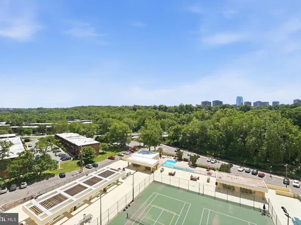 4500 S Four Mile Run Dr APT 821, Arlington, VA 22204