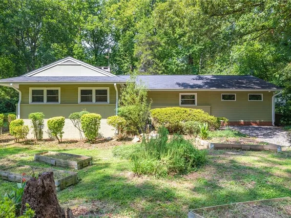 909 Forest Hill Dr, Greensboro, NC 27410