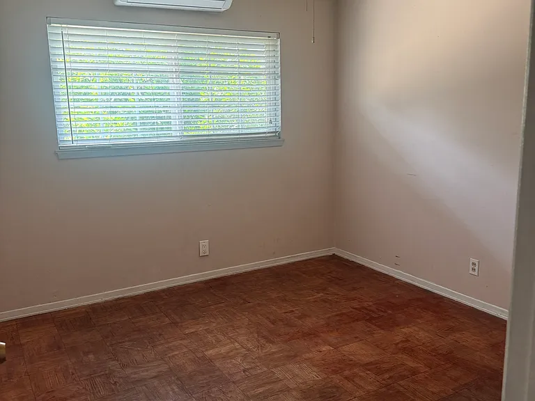1919 Bridgeport Ave — Photo 13