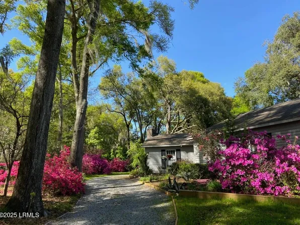 202 Brickyard Point Rd S, Beaufort, SC 29907