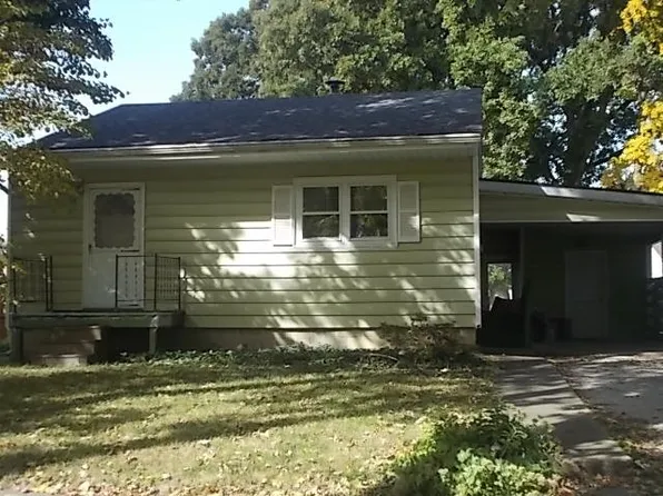 715 Kitchell St, Pana, IL 62557