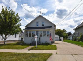 413 W 17th Ave, Oshkosh, WI 54902