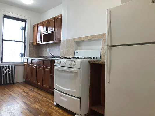 Rented by Premier Metro Realty Corp | media 2