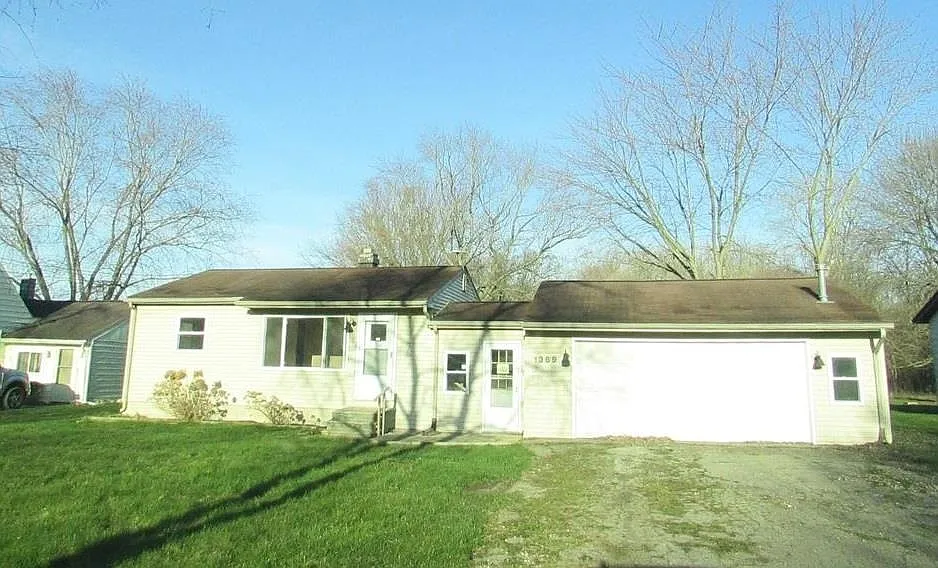 1389 N Iva St photo 1
