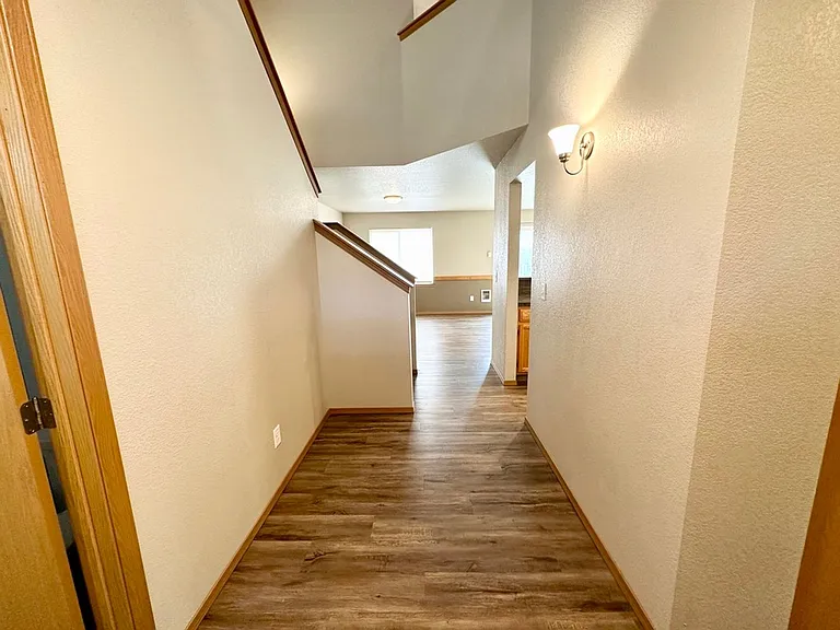 2102 N Yellowstone St — Photo 16