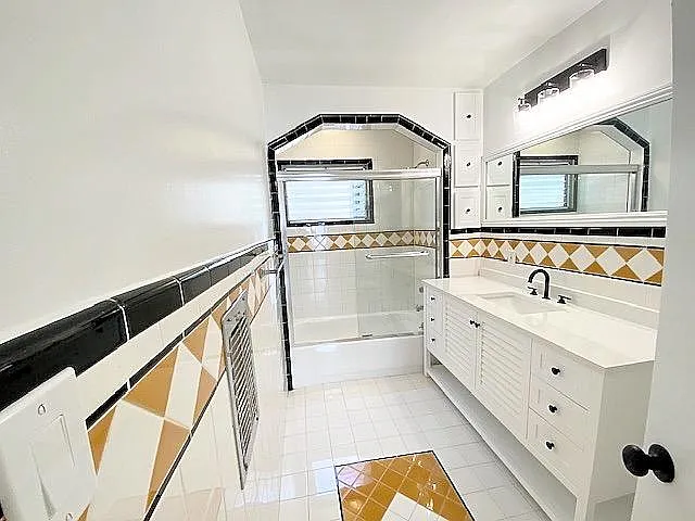 1026 N Genesee Ave #2 — Photo 9