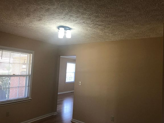 3rd image of 22 Coatsland Dr