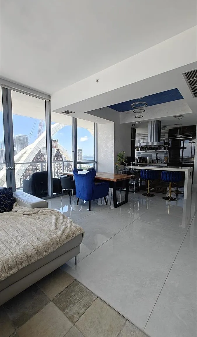 2 bed, 2.5 bath, 1647 sqft, $7,000 — Photo 4