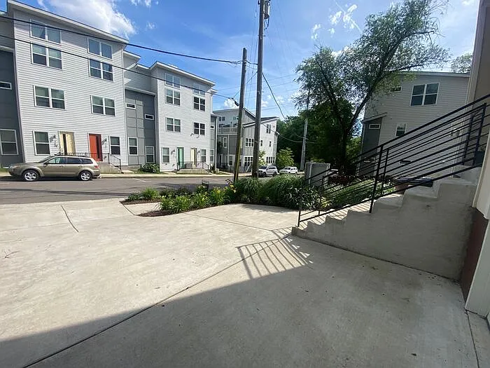 709 Tral St — Photo 8
