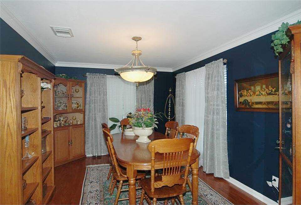 2nd image of 3323 Brackenfern Rd