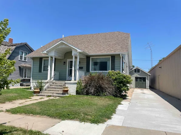310 9th St, Gothenburg, NE 69138