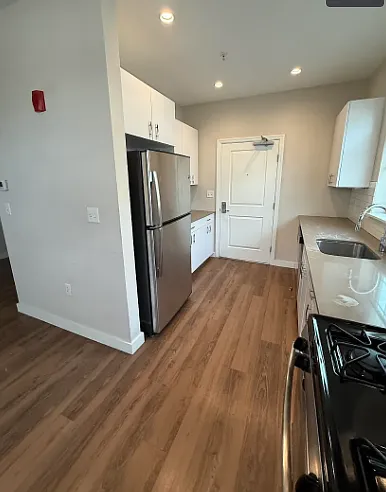 Building Photo - 10 Myrtle St #2