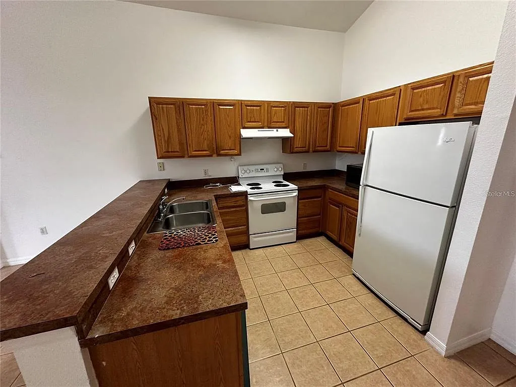 4 bed, 3.0 bath, 1720 sqft, $2,500 — Photo 3