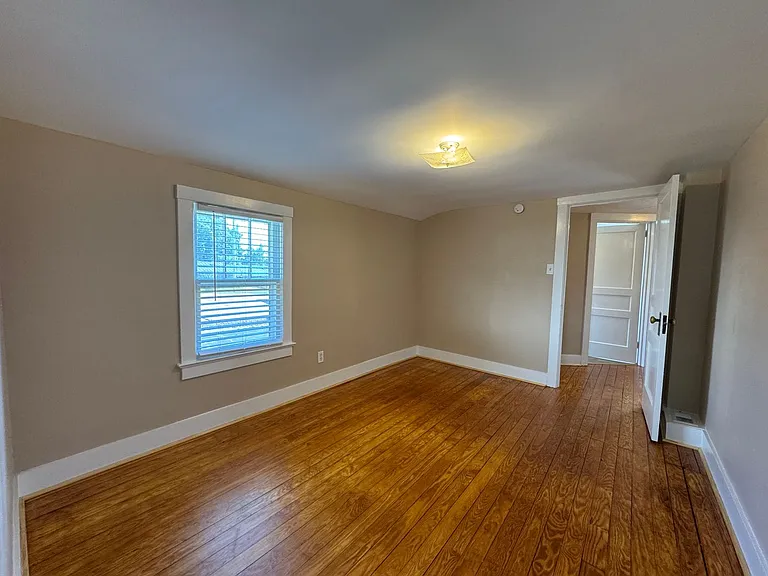 284 W Elizabeth St — Photo 15