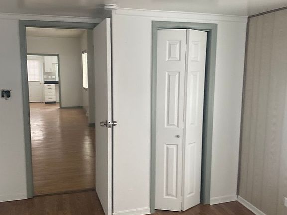 4th image of 114 E Polk St