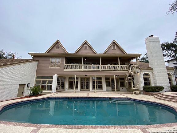 2nd image of 4 WHITECHURCH LN