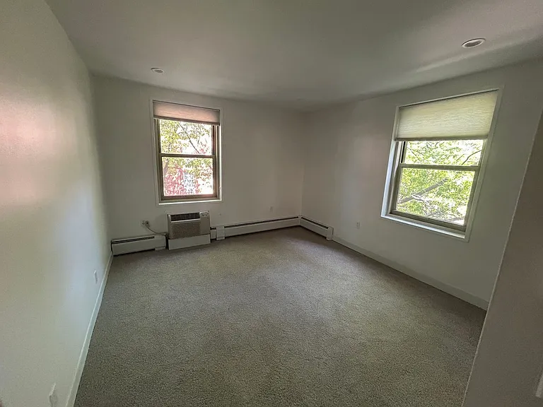 10 Camelot Ct #4L — Photo 4