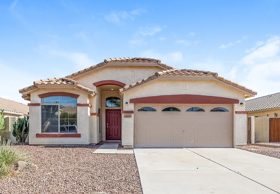 3834 E Longhorn Dr