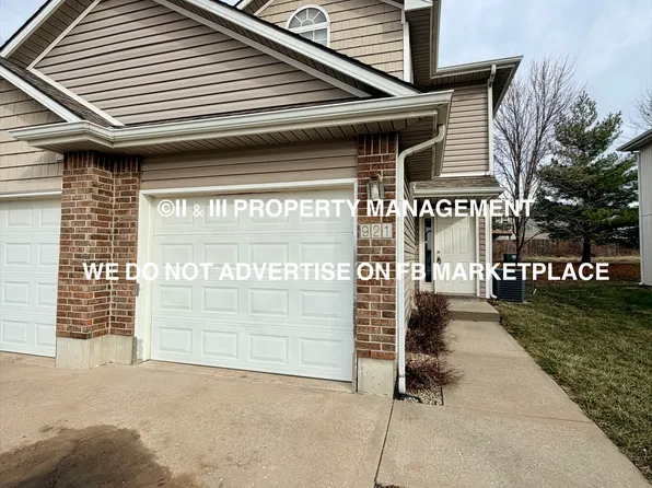 921 SW Peach Tree Ln, Blue Springs, MO 64064