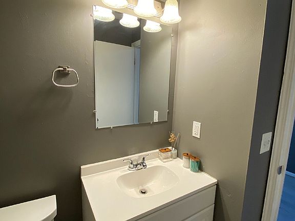 4th image of 3211 Schuetzen Ln
