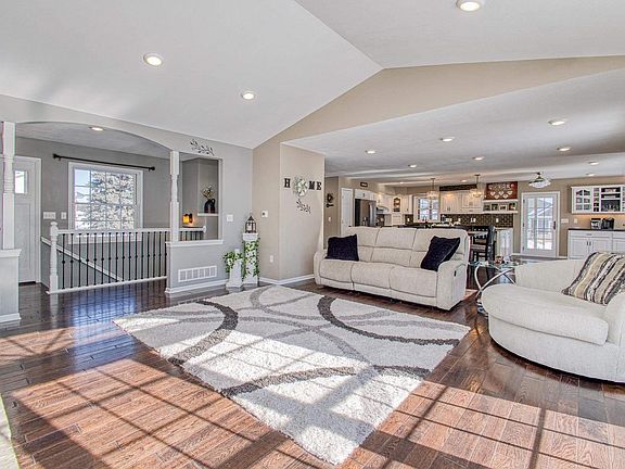 4th image of 105 Ridge Avenue