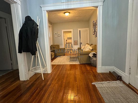 2nd image of 30 Chiswick Rd APT 1