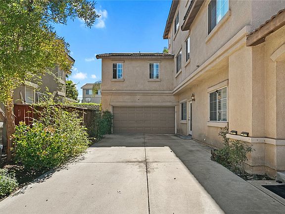 4th image of 39789 Chambray Dr