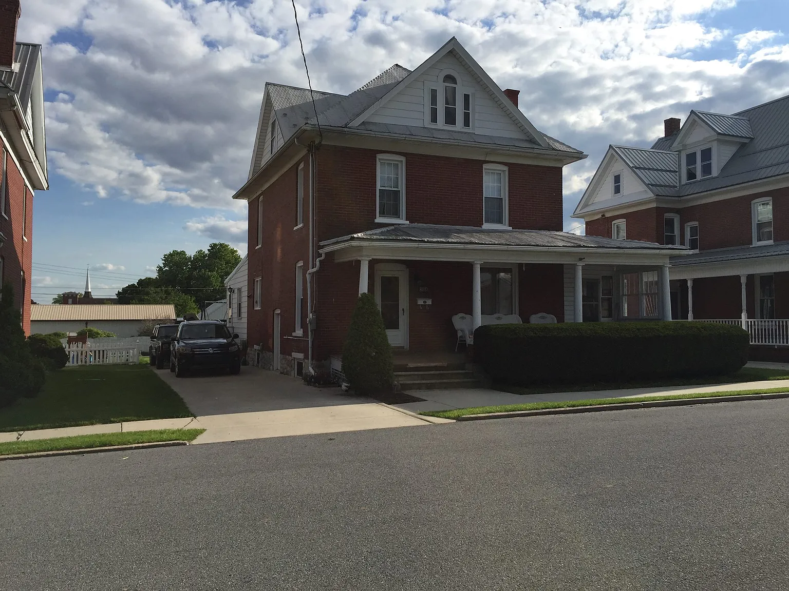 206 Woodlawn Ave photo 1