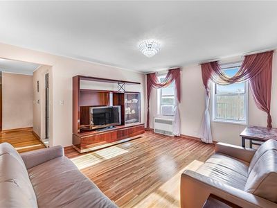 702 Kathleen Pl APT 6D, Brooklyn, NY, 11235