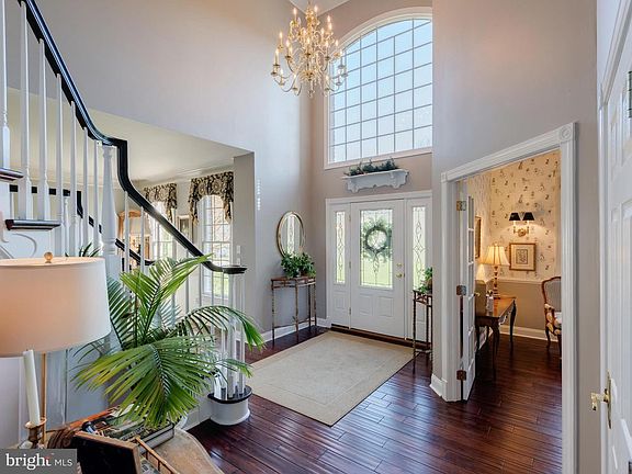 5th image of 15 Pinehurst Ct