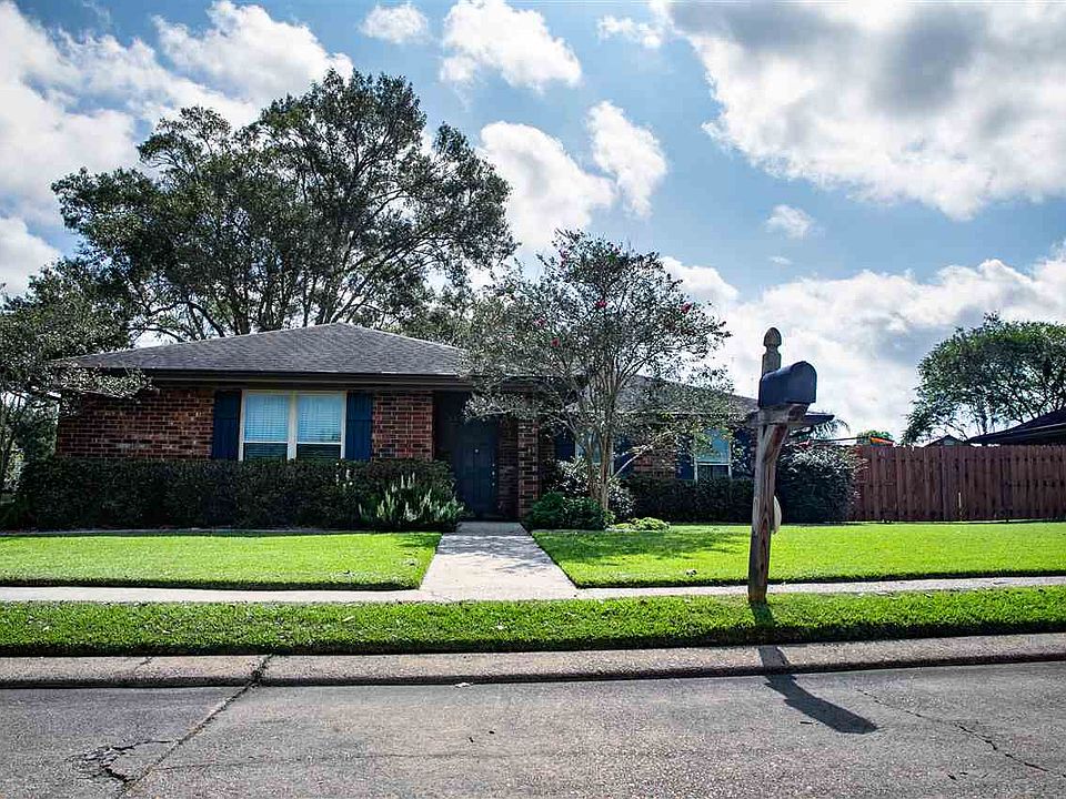 1st image of 420 Carthage Dr