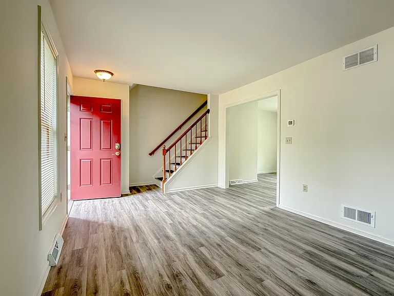 28 Pheasant Ln — Photo 4