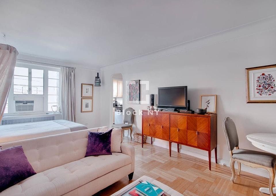 2nd image of 111 Greenwich Ave #4C