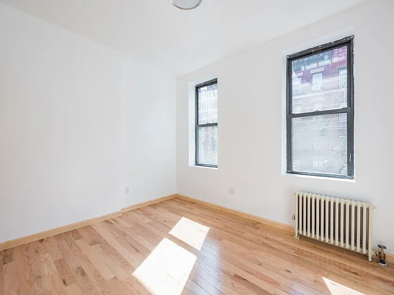 97 E 7th St #10 — Photo 4