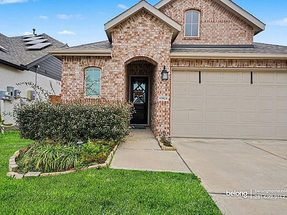 3rd image of 13024 Sapphire Lake Ln