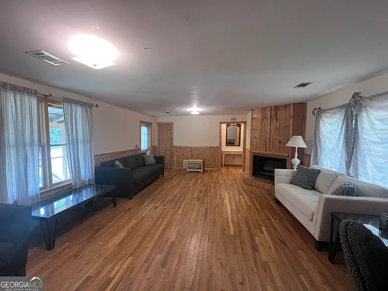 844 Shorewood Cir — Photo 5