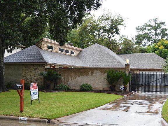 PRIVATE DRIVEWAY WITH AUTO GATE