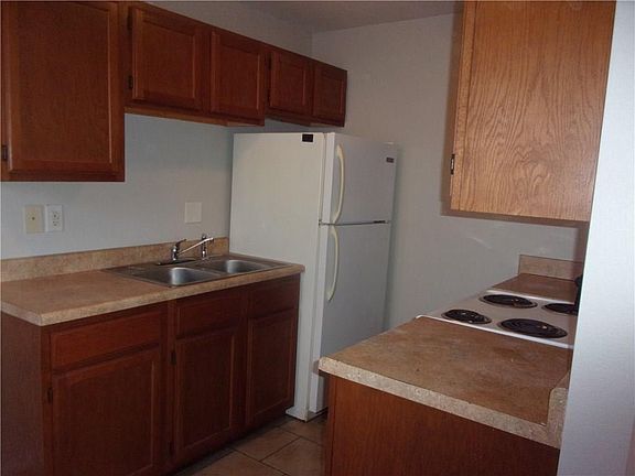 4th image of 703 SE 4th St #B