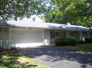 4 E Countryside Dr, Boiling Springs, PA 17007