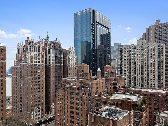 4th image of 312 E 42nd St #1814